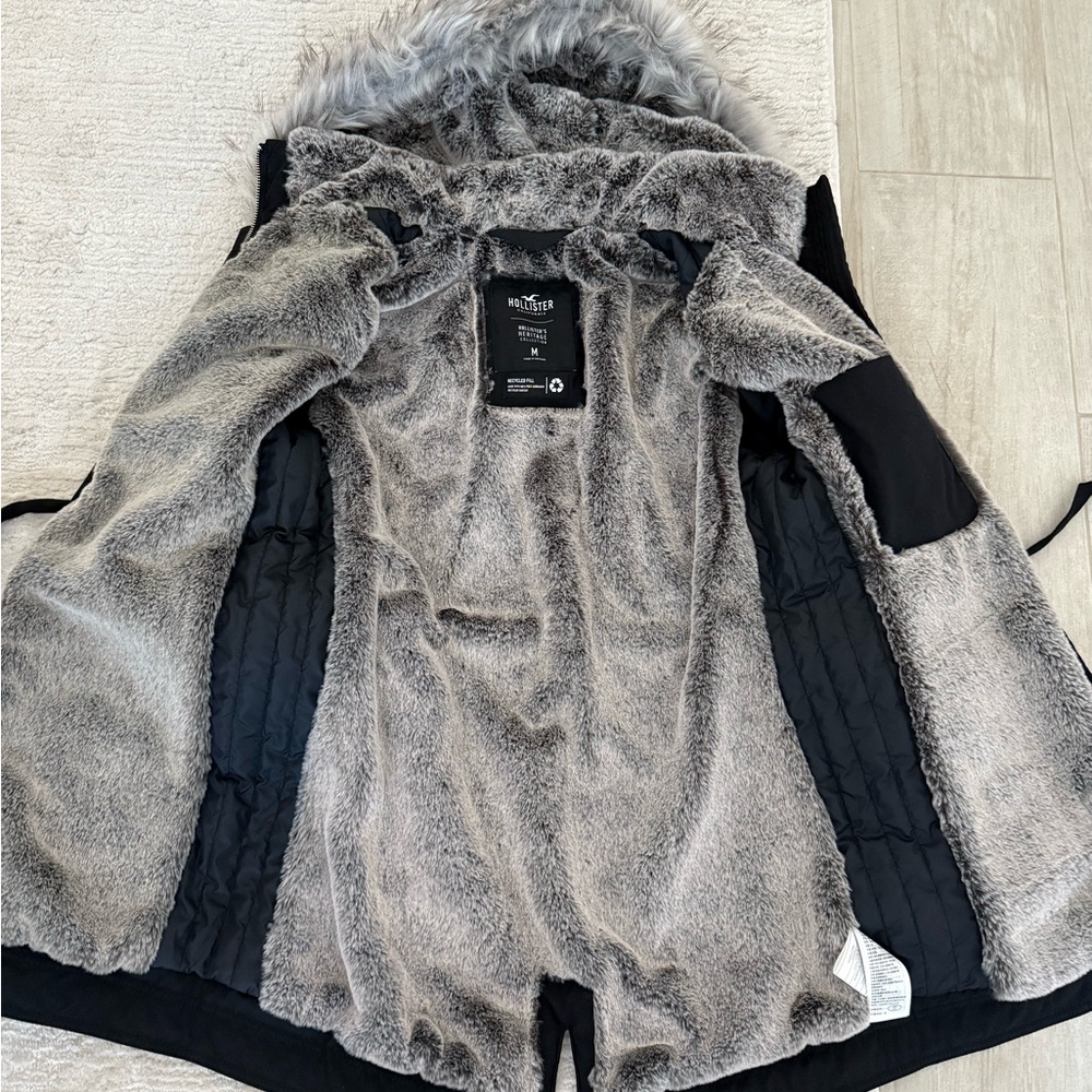 Hollister Black Parka with Faux Fur Lining - Picture 5 of 7